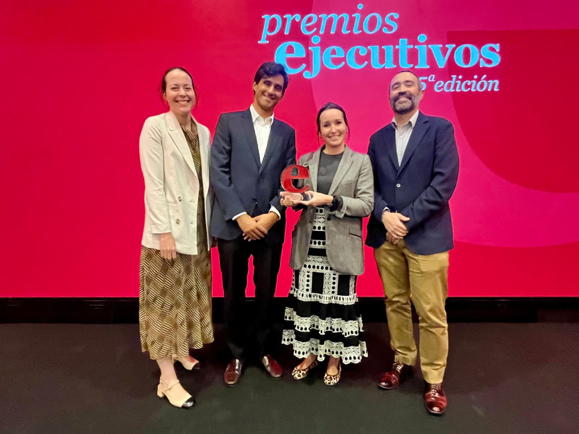 Recogida del premio a la app Movilidad Iberdrola Recogida del Premio a la App de Movilidad en los Premios Ejecutivos